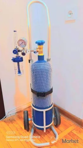 Photo 2 of Oxygen container