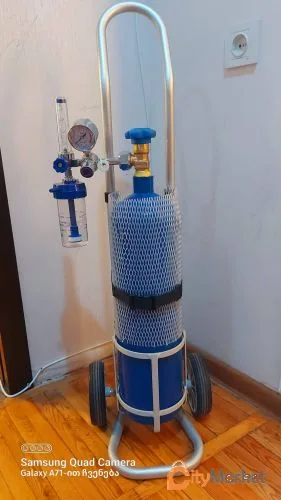 Photo 2 of Oxygen container