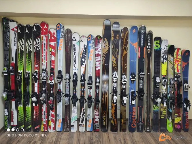 Photo 3 of Ski equipment