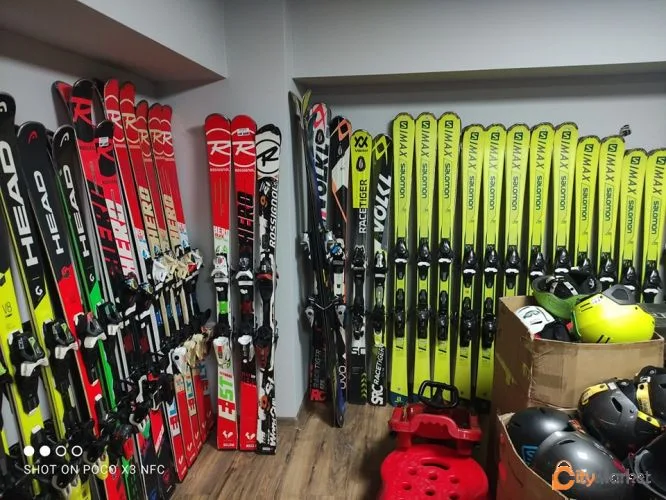 Photo 7 of Ski equipment