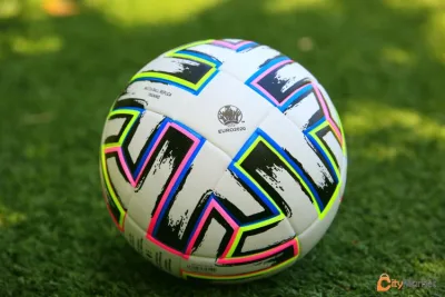 Seamless soccer ball