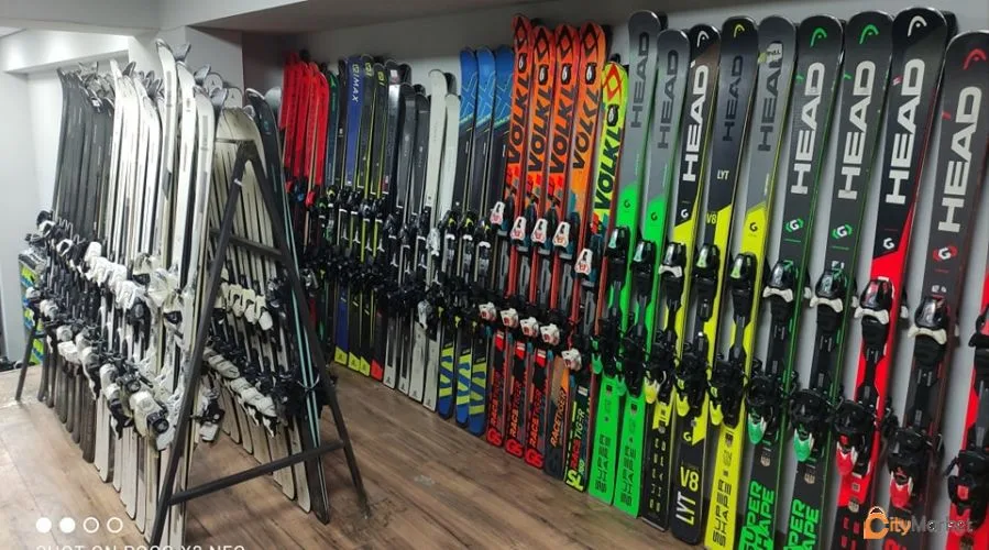 Photo 6 of Ski equipment
