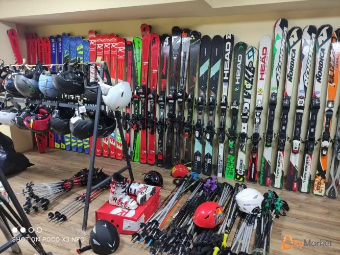 Photo 2 of Ski equipment
